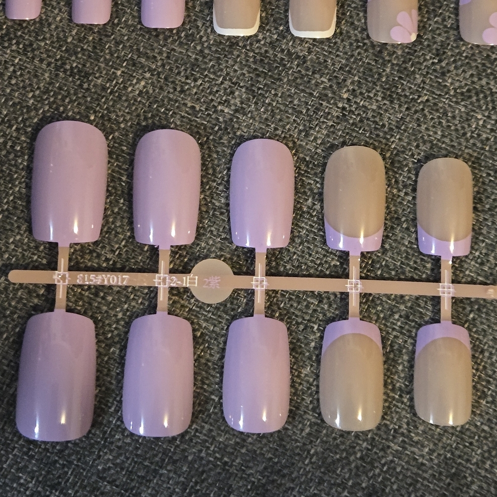 🍒🍒 Lavender Floral Nail Set - Picture 6 of 6